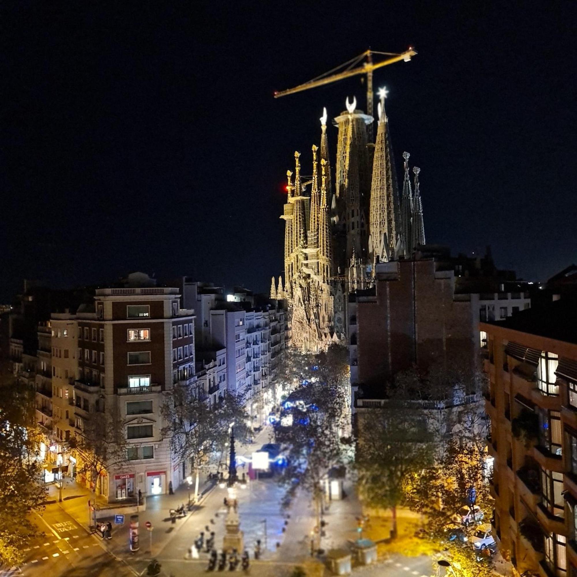G74 Avenida Gaudi Nice 4 Bedrooms Apartment With Balcony With Views Of The Basilica Sagrada Familia — Foto’s 1